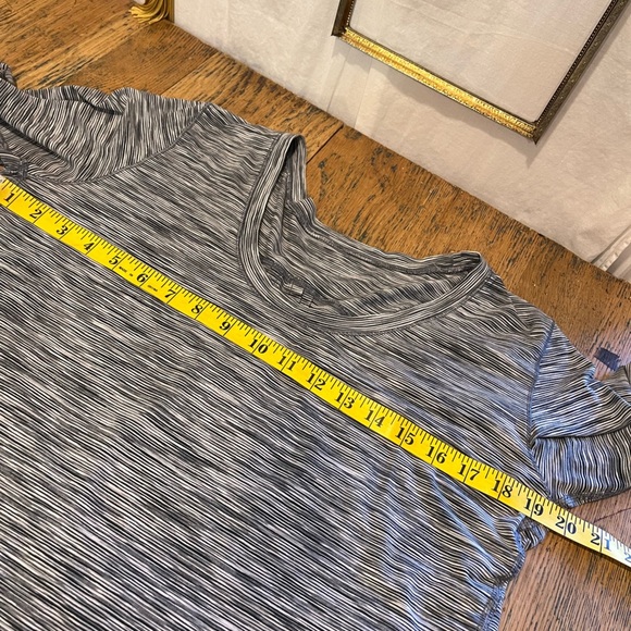 LULULEMON – Yogi Everyday Long Sleeve Workout Top (Estimated Size 10/12) - Picture 7 of 8